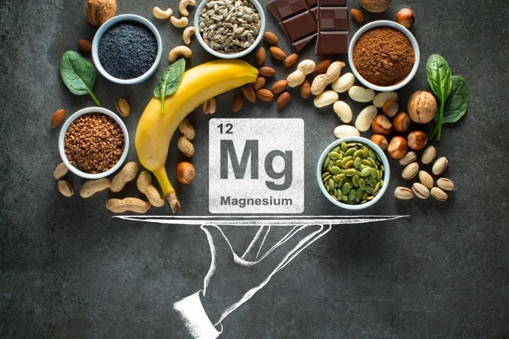 Composition with products containing magnesium: bananas, pumpkin seeds, blue poppy seed, cashew nuts, beans, almonds, sunflower seeds, oatmeal, buckwheat, peanuts, pistachios, dark chocolate