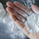 10 Risks and Benefits of Talcum Powder for Babies