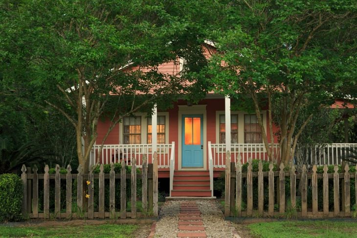 Stylish Front Door Colors to Enhance Your Home