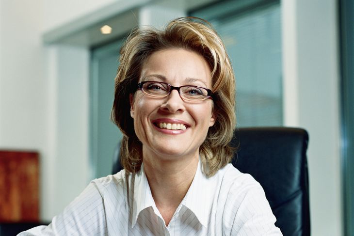 What Are the Best Haircuts for Women Over 50?