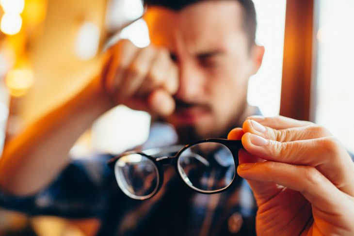 Early Signs of Macular Degeneration and How They Progress