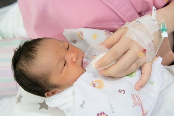 Colostrum is the first fluid mammals produce after giving birth. It’s thicker and more concentrated than breast milk, rich in proteins, antibodies, enzymes, and growth factors that help protect newborns during their earliest days of life. This early fluid supports beneficial bacteria, coats the gut lining, and helps defend against viruses and bacteria before an infant’s immune system is fully developed. In humans, colostrum is produced for just a few days after birth before transitioning into mature milk. Despite its short duration, its effects are critical — which is why it’s often referred to as the newborn’s first vaccine.