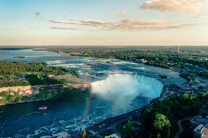 Canada or USA - Which Side of Niagara Falls Is Best?