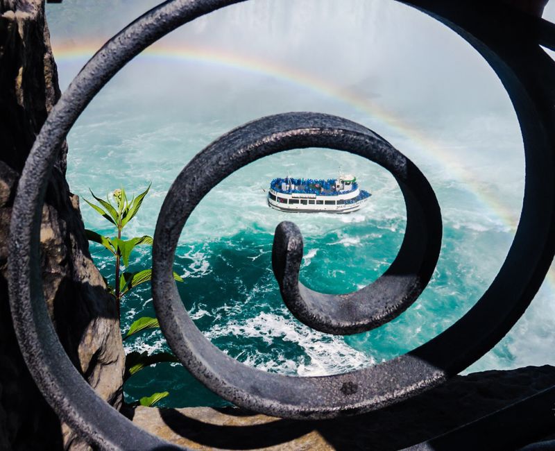Maid of the Mist traveling into Horseshoe Falls