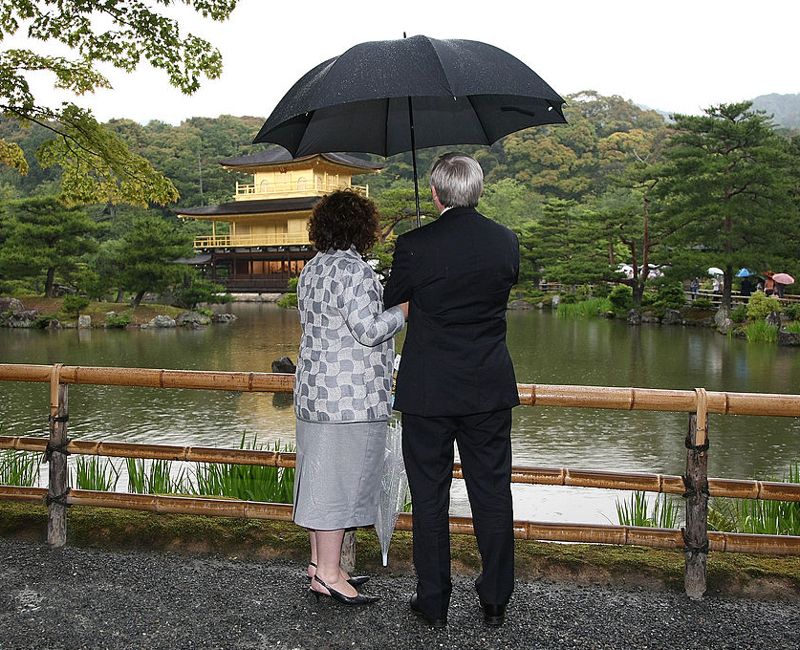 couple looking towards kyoto golden pavilion