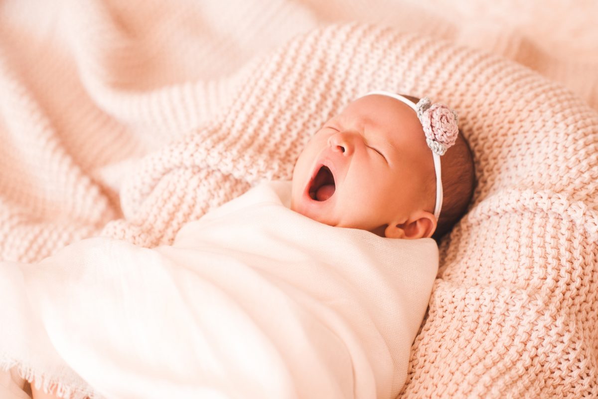 A Closer Look at the Pros and Cons of Swaddling Facty